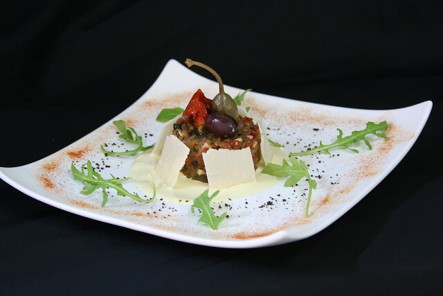 Tartare de veau et pommes au saint marcellin