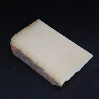 Cantal Fermier AOP : Fromage au Lait cru de Vache