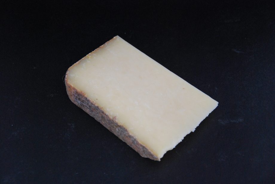 Cantal Fermier AOP : Fromage au Lait cru de Vache