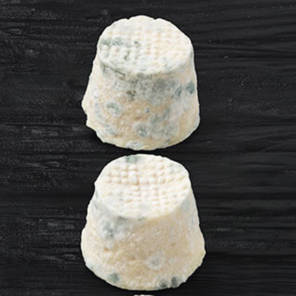 Maconnais : petit fromage de chèvre à pâte molle à croûte naturelle
