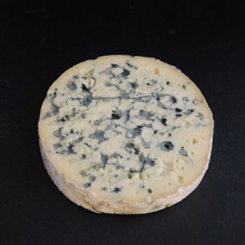 Fourme d'Ambert : Fromage persillé à base de lait cru de vache