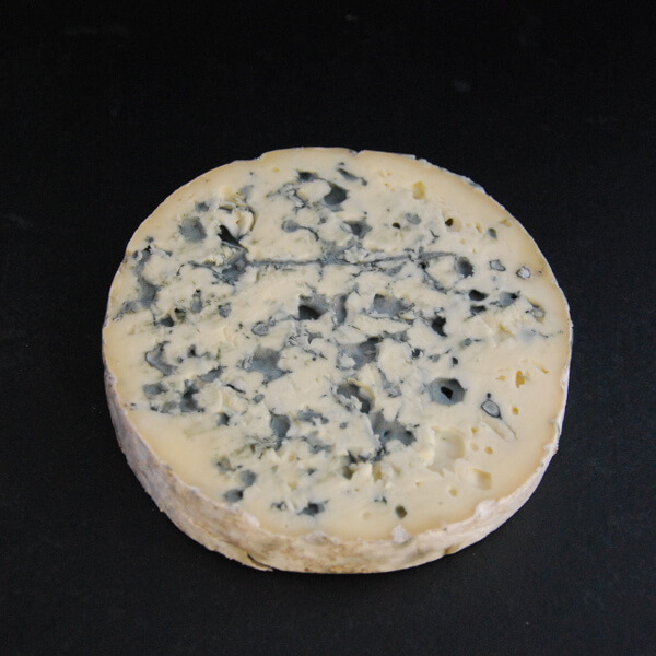 Fourme d'Ambert : Fromage persillé à base de lait cru de vache