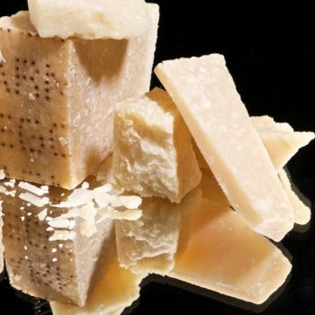 Parmesan DOP : fromage à pâte pressée cuite, au lait cru de Vache