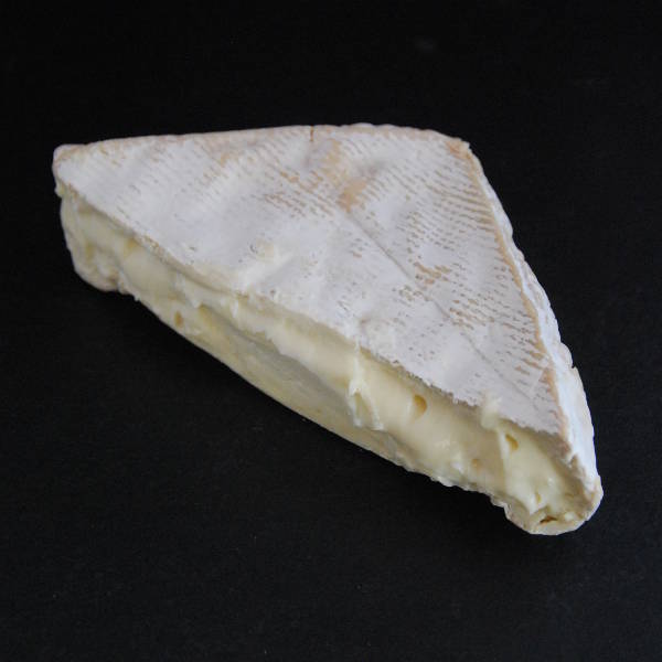 Pavé fermier crémeux : fromage à croûte fleurie au lait cru de vache