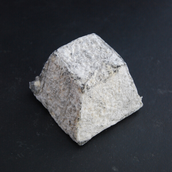 Pyramide Fermière : fromage au lait cru de chèvre