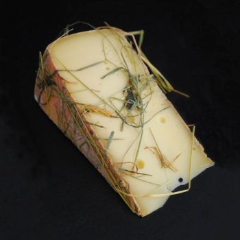 Raclette au Foin : Fromage au lait cru de Vache à pâte pressée non cuite