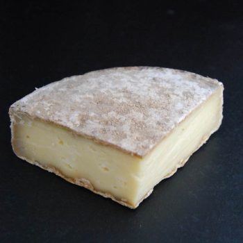 Tome des bauges : Fromage au lait cru de Vache à pâte pressée non cuite