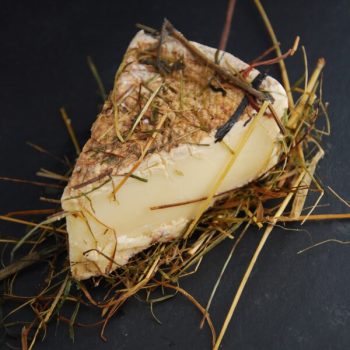 Tomme au Foin : Fromage au lait cru de Vache à pâte pressée non cuite