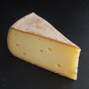 Tomme fumée : Fromage au lait cru de Vache à pâte pressée non cuite