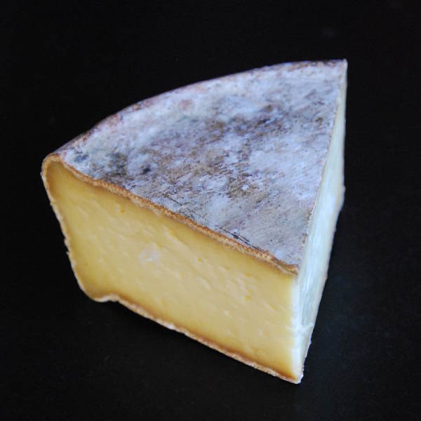 Tomme fermière savoyarde : Fromage au lait cru de Vache
