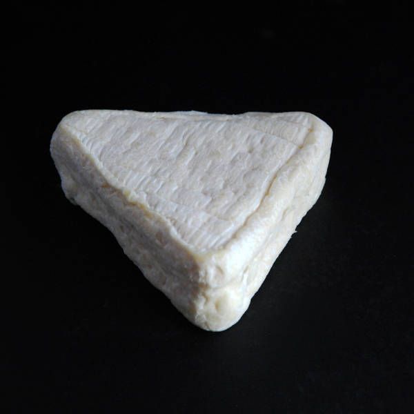 Tricorne Blanc : fromage à croûte naturelle au lait cru de chèvre