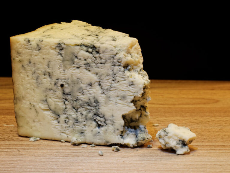 A quoi correspond le bleu dans le roquefort