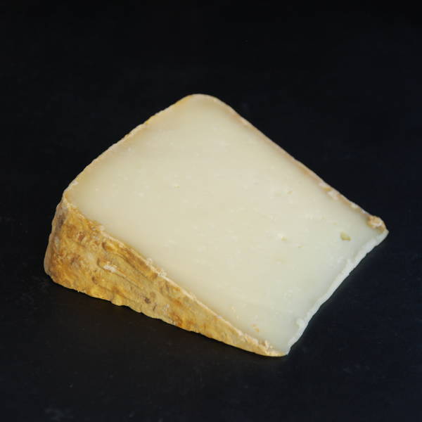 Brebis Baechler à la liqueur de noix : fromage à pâte pressée non cuite