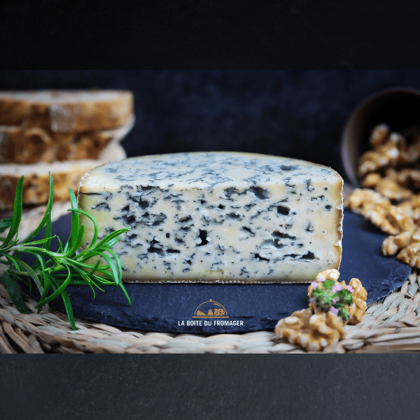Fourme d'Yssingeaux : Fromage persillé à base de lait cru de vache