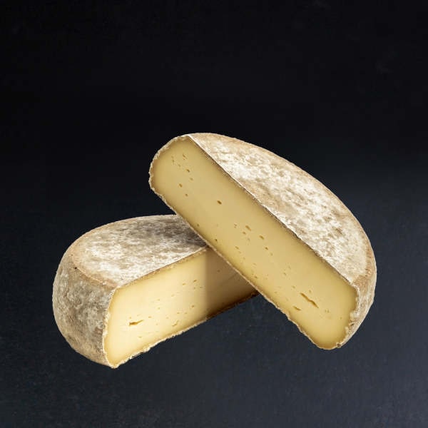 Grosse tomme de montagne : fromage au lait cru de vache à pâte pressée non cuite