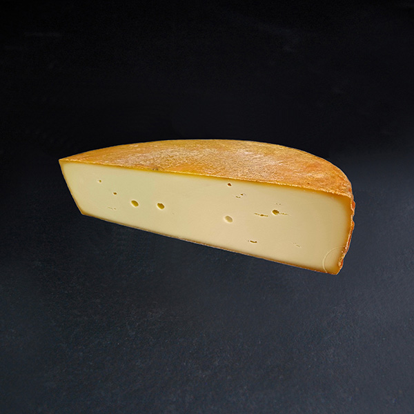 le Toggenburger est un fromage de montagne à pâte pressée mi-dure à dure, élaboré à partir de lait cru de vache