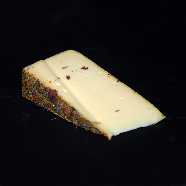 La Tomme aux Fleurs ou Tomme Fleurie est un fromage au lait de vache thermisé à pâte pressée non cuite.