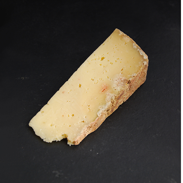 Tomme d'Auvergne mitée : Fromage au lait de Vache